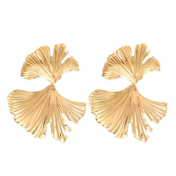 zara Jewelry - Zara leafs big pendant minimalist earrings